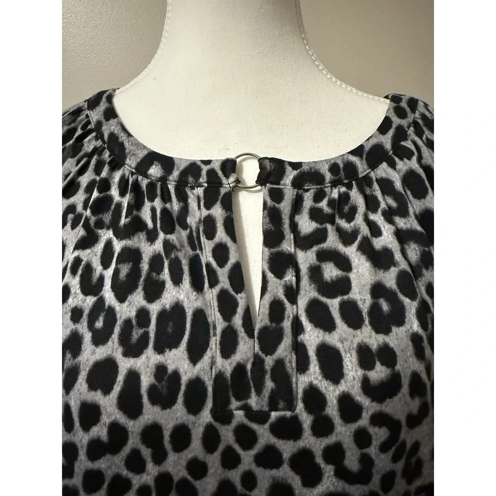 Michael Kors Women's Animal Print Long Sleeve Blouse V-Neck Silver Detail Sz M